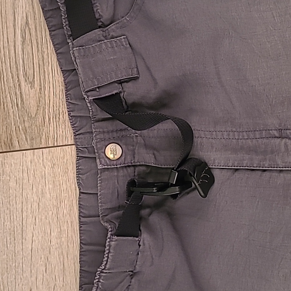 THE NORTH FACE Faded Grey Buckle Sz S Mens Cargo Athletic Hiking Shorts - Picture 3 of 9